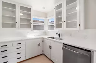946 SW 13th St, Redmond, OR 97756 - Photo 10