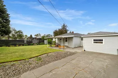 946 SW 13th Street, Redmond, OR 97756 - Photo 40