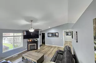 577 SE Sugar Pine Way, Madras, OR 97741 - Photo 4