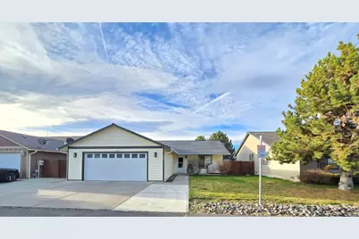577 SE Sugar Pine Way, Madras, OR 97741 - Photo 2