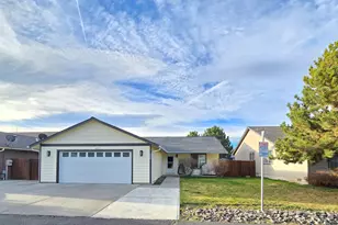 577 SE Sugar Pine Way, Madras, OR 97741 - Photo 2