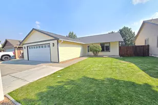 577 SE Sugar Pine Way, Madras, OR 97741 - Photo 1