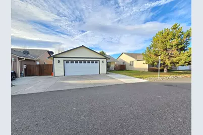 577 SE Sugar Pine Way, Madras, OR 97741 - Photo 2
