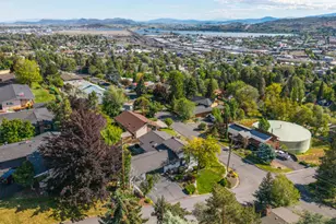 727 Hillside Ave, Klamath Falls, OR 97601 - Photo 94