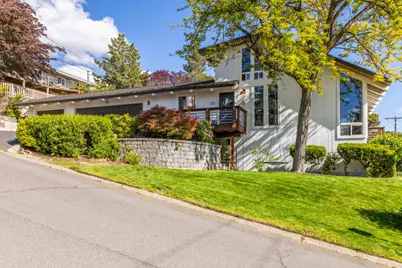 727 Hillside Avenue, Klamath Falls, OR 97601 - Photo 2