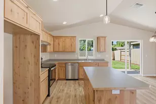 1037 SE Briannas Way, Grants Pass, OR 97527 - Photo 8