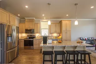 333 Mountain View Dr, Talent, OR 97540 - Photo 8