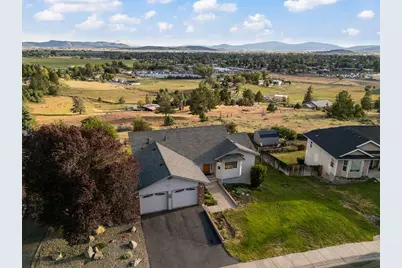 2220 Kimberly Drive, Klamath Falls, OR 97603 - Photo 4