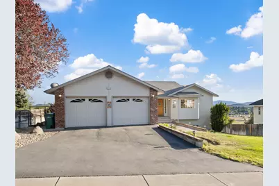 2220 Kimberly Drive, Klamath Falls, OR 97603 - Photo 2