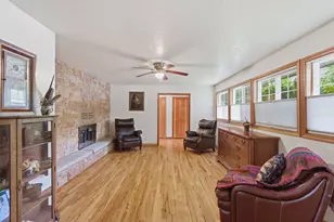 930 NE Wesley Ln, Grants Pass, OR 97526 - Photo 6