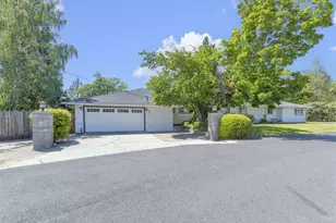 930 NE Wesley Ln, Grants Pass, OR 97526 - Photo 4
