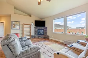 570 Mountain Ridge Dr, Culver, OR 97734 - Photo 6