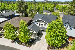 20648 SE Cougar Peak Dr, Bend, OR 97702 - Photo 2