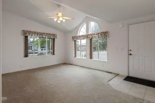 756 NE Sioux Ct, Redmond, OR 97756 - Photo 6