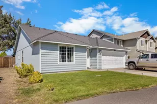 1468 SW 27th St, Redmond, OR 97756 - Photo 2