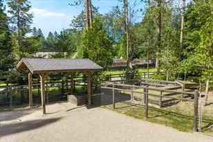 196 Pooh Ln, Grants Pass, OR 97526 - Photo 32