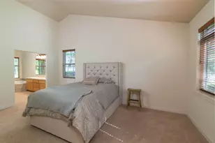 60555 Elkai Woods Dr, Bend, OR 97702 - Photo 14