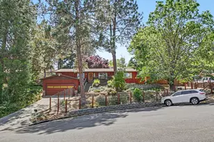 1115 NW C St, Grants Pass, OR 97526 - Photo 2