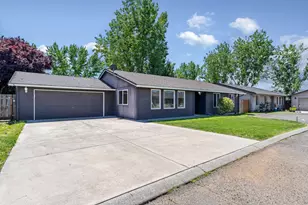 3452 Lazy Ln, White City, OR 97503 - Photo 1