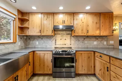19800 Connarn Road, Bend, OR 97703 - Photo 10