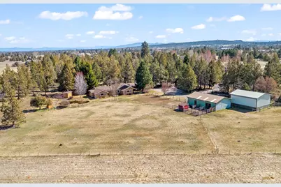 19800 Connarn Road, Bend, OR 97703 - Photo 2