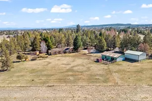 19800 Connarn Rd, Bend, OR 97703 - Photo 2