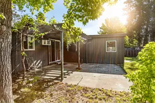 374 Cambridge St, Ashland, OR 97520 - Photo 6
