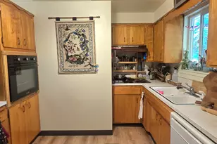 791 NE Wharton Dr, Grants Pass, OR 97526 - Photo 8