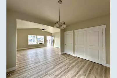 313 E Rapp Road, Talent, OR 97540 - Photo 2