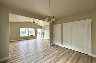 313 E Rapp Rd, Talent, OR 97540 - Photo 2