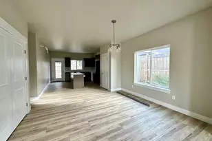 313 E Rapp Rd, Talent, OR 97540 - Photo 4