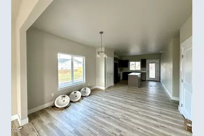 315 E Rapp Road, Talent, OR 97540 - Photo 4
