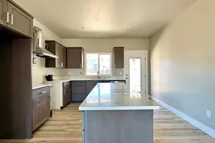 315 E Rapp Rd, Talent, OR 97540 - Photo 18