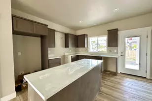 315 E Rapp Rd, Talent, OR 97540 - Photo 6