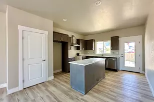 315 E Rapp Rd, Talent, OR 97540 - Photo 10