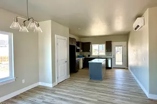 315 E Rapp Rd, Talent, OR 97540 - Photo 6