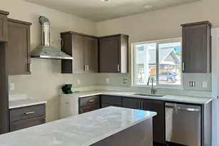 315 E Rapp Rd, Talent, OR 97540 - Photo 12
