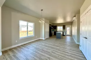 315 E Rapp Rd, Talent, OR 97540 - Photo 4