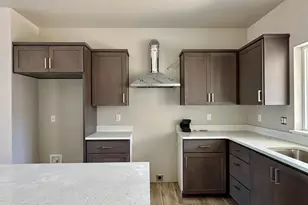 315 E Rapp Rd, Talent, OR 97540 - Photo 14