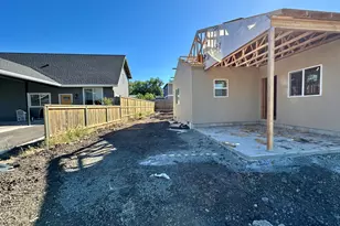315 E Rapp Rd, Talent, OR 97540 - Photo 12