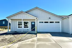 315 E Rapp Rd, Talent, OR 97540 - Photo 2