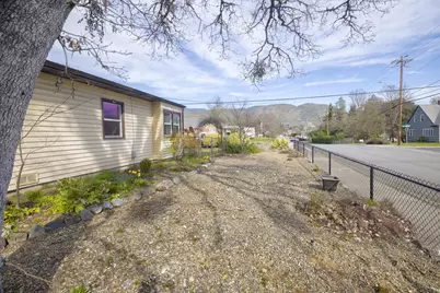 1502 NW Lawnridge Avenue, Grants Pass, OR 97526 - Photo 34