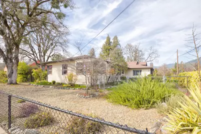 1502 NW Lawnridge Avenue, Grants Pass, OR 97526 - Photo 30