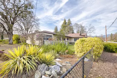 1502 NW Lawnridge Avenue, Grants Pass, OR 97526 - Photo 6