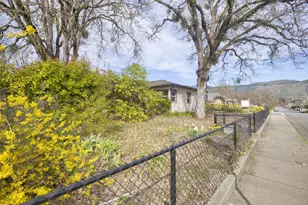 1502 NW Lawnridge Ave, Grants Pass, OR 97526 - Photo 32