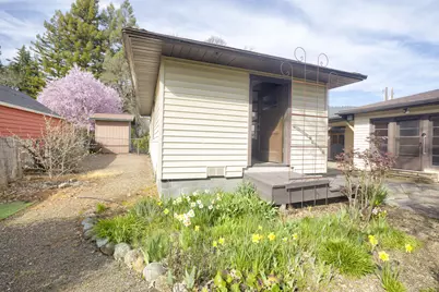 1502 NW Lawnridge Avenue, Grants Pass, OR 97526 - Photo 38