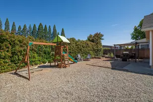 829 Hazel St, Central Point, OR 97502 - Photo 28