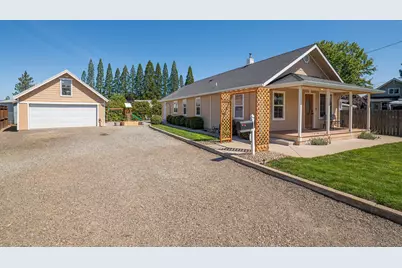 829 Hazel Street, Central Point, OR 97502 - Photo 2