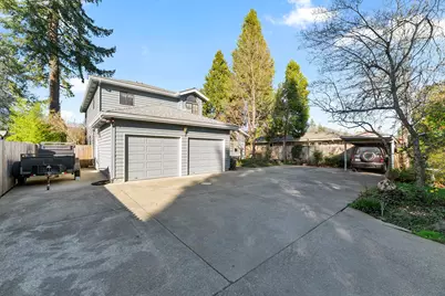 1352 E Park Street, Grants Pass, OR 97527 - Photo 4