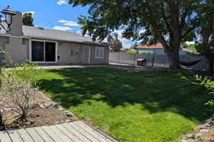 2299 Delta Waters Rd, Medford, OR 97504 - Photo 16